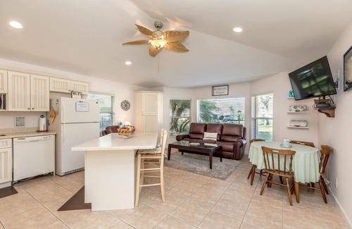 Vero Beach House | Cozy cottage winter getaway 2-1 Relax and enjoy 'Another Day In Paradise'