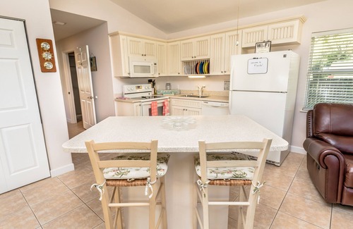 Vero Beach House | Cozy cottage winter getaway 2-1 Relax and enjoy 'Another Day In Paradise'