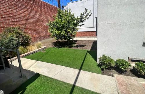 Beverly Grove Cottage | Cozy cottage with 1 bedroom and WiFi, AC in wonderful West Hollywood