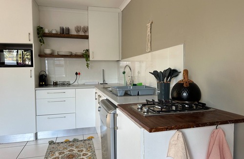 Marina da Gama Cottage | Cozy cottage with 1 bedroom and WiFi, AC in beautiful Cape Town