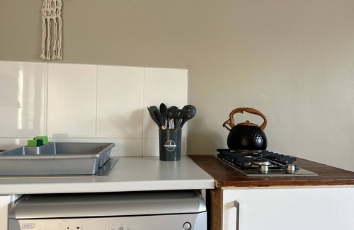 Marina da Gama Cottage | Cozy cottage with 1 bedroom and WiFi, AC in beautiful Cape Town