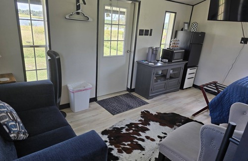 La Grange Cottage | Cozy Cottage With a View in La Grange
