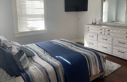 Rhodhiss Cottage | Cozy Cottage With a View - Lake Hickory