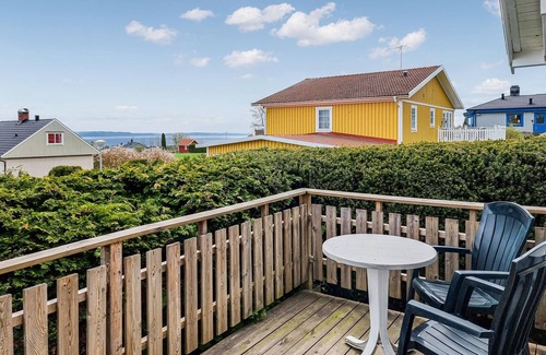 Habo Municipality House | Cozy cottage with a view of Lake Vättern.