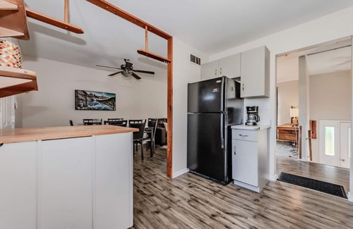 Tobermory House | Cozy Cottage with AC In Tobermory