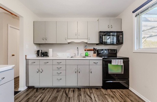 Tobermory House | Cozy Cottage with AC In Tobermory