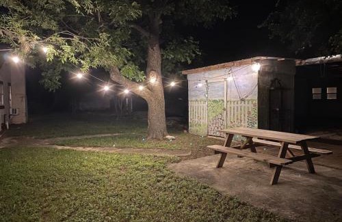 Medina House | Cozy Cottage with Big Porch