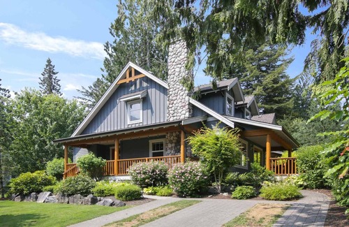 Lindell Beach Cottage | Cozy cottage with private hot tub!