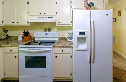 Helen Cottage | Cozy cottage with central AC, grill, fireplace, washer/dryer, & WiFi