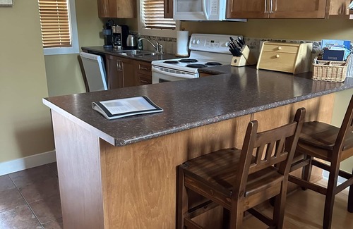 Regional District of Nanaimo Cottage | Cozy Cottage with deck & BBQ, short walk Rathtrevor Beach.