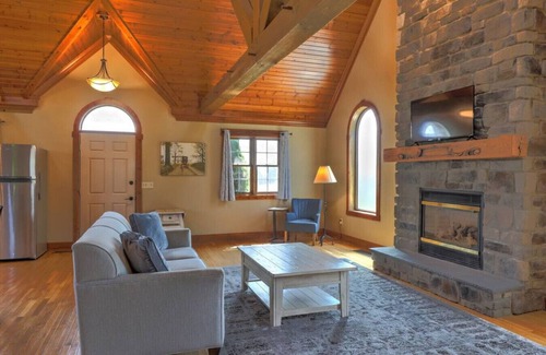 Millersburg Cottage | Cozy Cottage With Fireplace, Seasonal Pool/Hot Tub