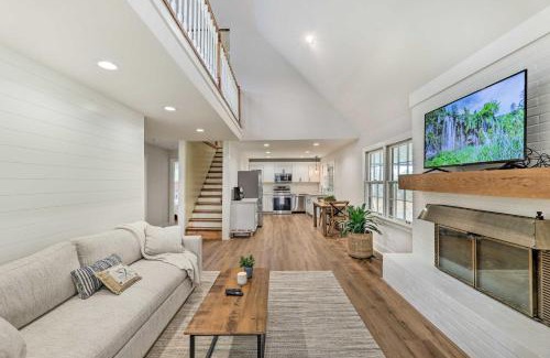 Estill Springs House | Cozy Cottage with Fireplace and Private Yard