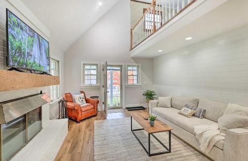 Estill Springs House | Cozy Cottage with Fireplace and Private Yard