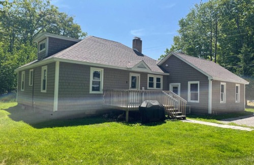 Higgins Lake House | Cozy cottage with Higgins Lake peek-a-boo views