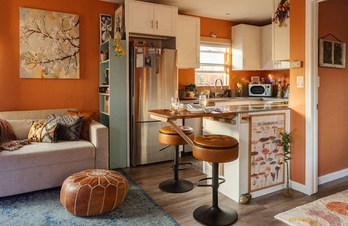 City Heights Cottage | Cozy cottage with hot tub in secret garden near canyons trails, City Heights