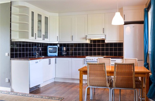 Surahammar House | Cozy cottage with lake view.