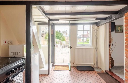 Great Tey Cottage | Cozy Cottage With Scenic Walks