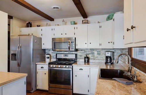 Wautoma Cabin | Cozy Cottage with so many amenities, on beautiful Little Hills Lake in Wautoma