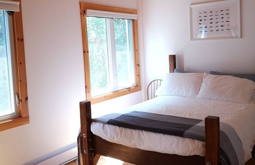 Brock Cottage | Cozy Cottage With Stunning Sunsets & Sandy Shallow Water to Swim and Play