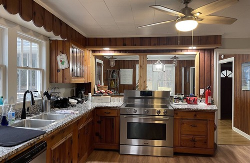 Cliftondale Cottage | Cozy Cottage With Lake on 10Acres Near Atl Where Friends & Family Meet Nature