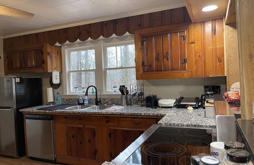 Cliftondale Cottage | Cozy Cottage With Lake on 10Acres Near Atl Where Friends & Family Meet Nature