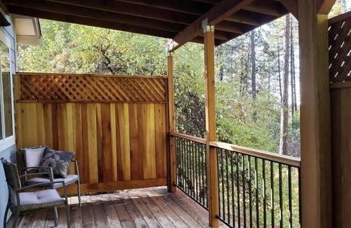Cedar Ridge Cottage | Cozy cottage with 1 bedroom and WiFi, AC in enjoyable Grass Valley