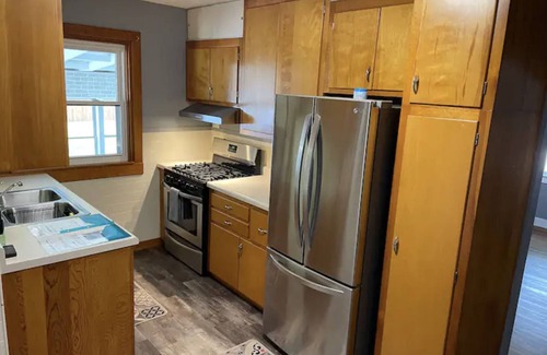 Normal House | Cozy Cottage - Within minutes to Rivian, ISU, IWU