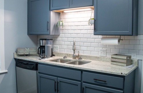 Bristol Cottage | Cozy Cottage within walking distance of downtown!