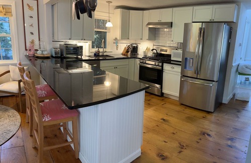 Hampton House | Cozy Cottage Within Walking Distance to Beach