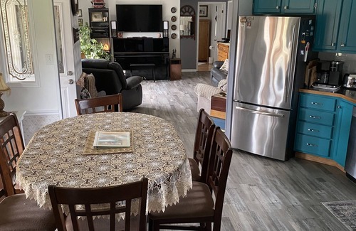 Donaldston House | "Cozy Cottage" Your home away from home!
