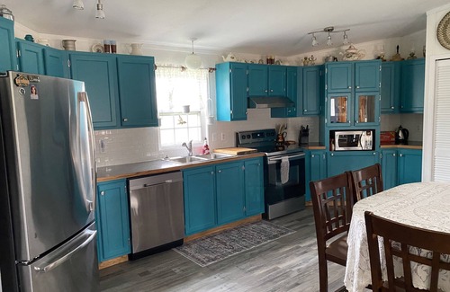 Donaldston House | "Cozy Cottage" Your home away from home!