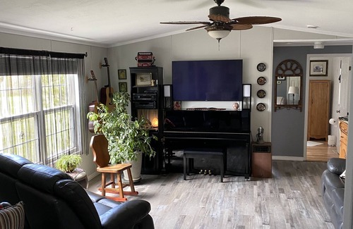 Donaldston House | "Cozy Cottage" Your home away from home!