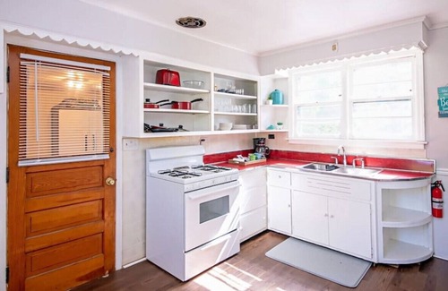 Lake Michigan Beach House | Cozy Cottages near Lake Sleeps 10 w KING BED, Great for large groups