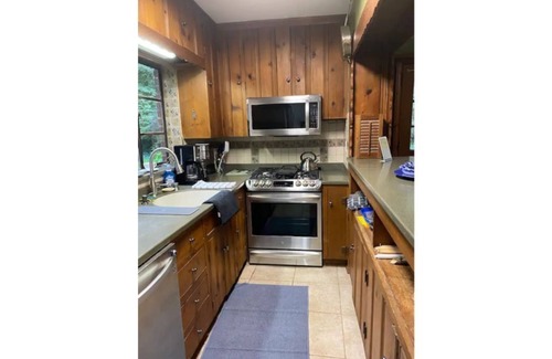 Fairlawn Heights House | Cozy Cottswald Cottage