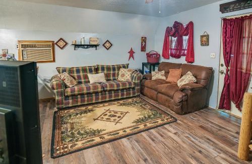 Wellington House | Cozy Country Cabin 4 Mi to Cave Run Lake!