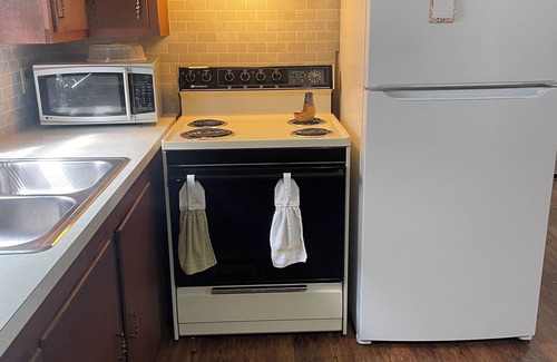 Corydon Cabin | Cozy Country Cabin Getaway now w/WIFI!