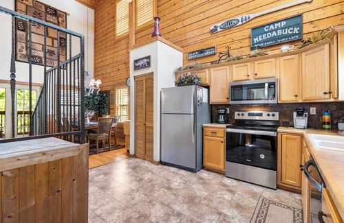 Branson Theater District Cabin | Cozy Country Cabin - Just off of Branson's Famous 76 Country Blvd!