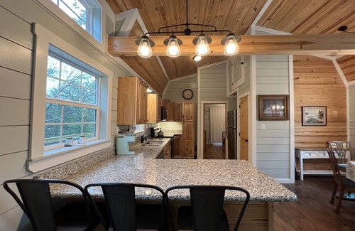 Hamilton Cottage | Cozy Country Cottage; Family RetreatnJust minutes from Circle T