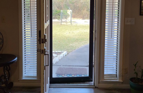 Burton House | Cozy Country Cottage - Lake Somerville