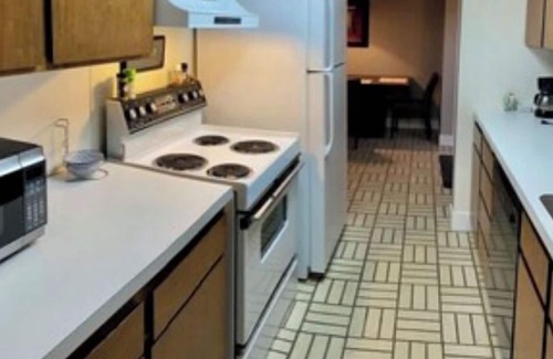 Auburn House | Cozy Country Cottage on 12 open acres, 30 minutes south of Seattle, pet-friendly