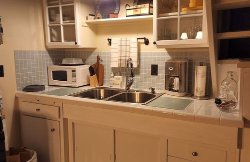 Greenwich Cottage | Cozy Country Cottage located in Greenwich, NY