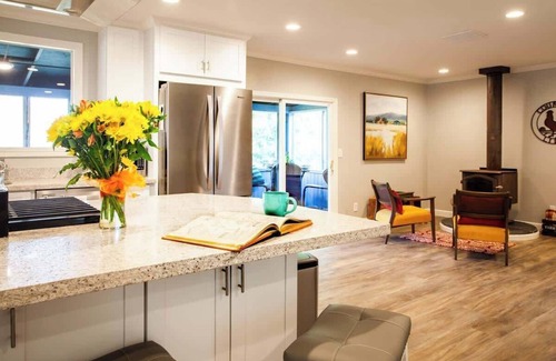 Sebastopol House | Cozy Country Cottage in Sebastopol