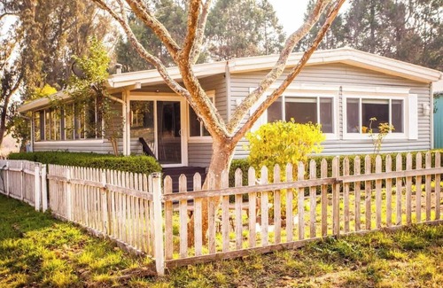 Sebastopol House | Cozy Country Cottage in Sebastopol