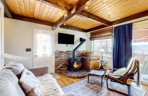 Whitefield House | Cozy Country Cottage