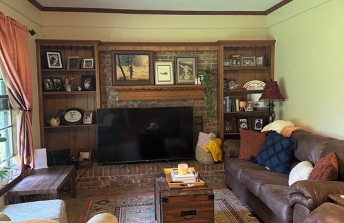 Nacogdoches Other | Cozy country farmhouse, 3 bedrooms, an office/bonus room, WiFi and AC. Pets OK.