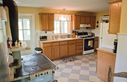 Hobart House | Cozy Country Farmhouse Along the Catskill Scenic Trail