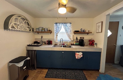 Cotulla House | Cozy country feel 2-bedroom house in Cotulla with WiFi and ACnpets welcomed