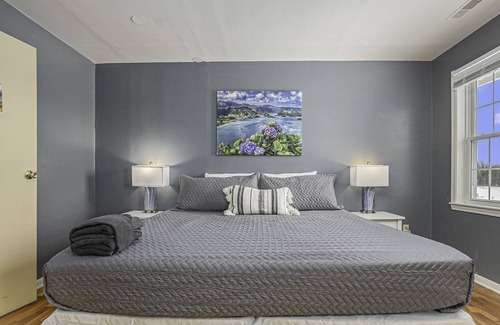 Ludington Other | Cozy Country Getaway for Large Groups