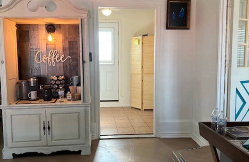 Brenham Cottage | Cozy country guesthouse