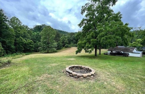 La Follette House | Cozy Country Home for all ATV Riders! Direct Access to Tackett and Royal Blue!